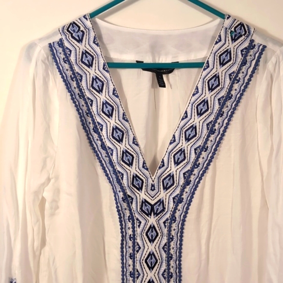 White house black market Embroidered White and Blue Tunic Top Suze 6 - Picture 11 of 13